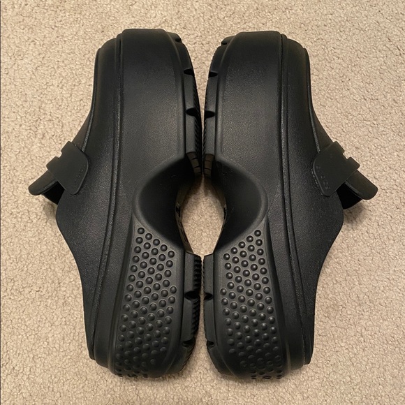CROCS Black stomp lug sole penny loafer Clogs in size 6. - Picture 4 of 15